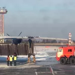 В новосибирском аэропорту Толмачево после вынужденной посадки загорелся самолет