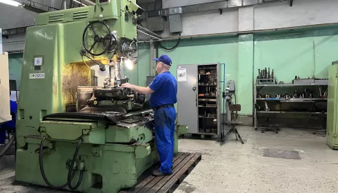 Несмотря на рост зарплат, алтайские заводы не могут найти еще 7 тысяч работников