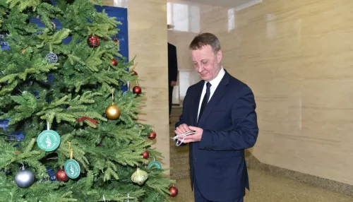 Глава Барнаула подарит игрушки детям в рамках акции Елка желаний