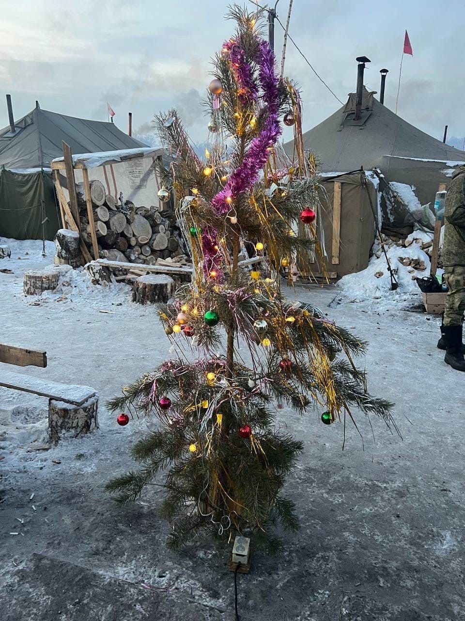 Новогодняя атмосфера в военном лагере под Омском