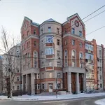 В Барнауле почти за 20 млн продают квартиру с белым текстом на черном полу