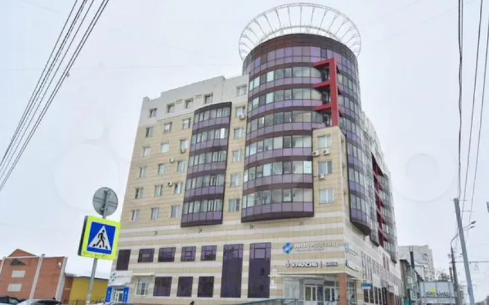 В центре Барнаула продают двухэтажную квартиру со спортзалом и джакузи