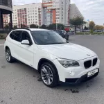 В Барнауле продают белоснежный BMW с дорогим монитором за 1,2 млн рублей