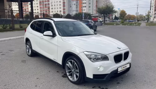 В Барнауле продают белоснежный BMW с дорогим монитором за 1,2 млн рублей