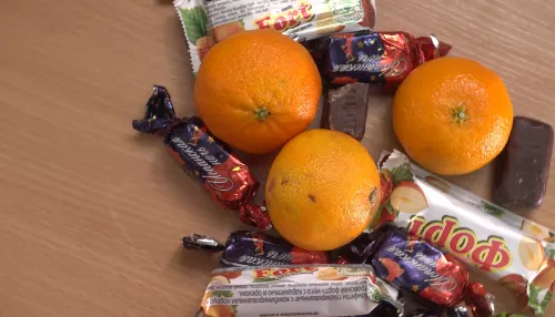Жителям Алтайского края рассказали, как выбирать мандарины и конфеты