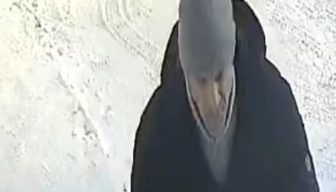 В Новоалтайске мужчина ограбил офис микрозаймов, угрожая ножом