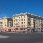 В Барнауле за 5,8 млн рублей продают двушку в пятиэтажке на площади Октября