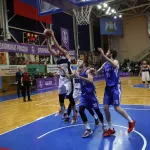 Баскетболисты Барнаула сыграли на домашней площадке с Новосибирском