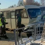 Легковушка и автобус не поделили перекресток на Калинина в Барнауле