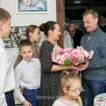 Глава Барнаула с подарками сходил в гости к многодетной семье