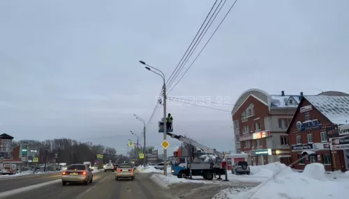 В Барнауле на Павловском тракте устанавливают дорожные камеры