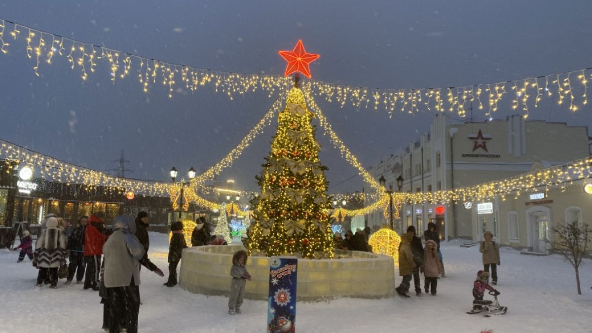 Новогодняя площадка на улице Мало-Тобольской