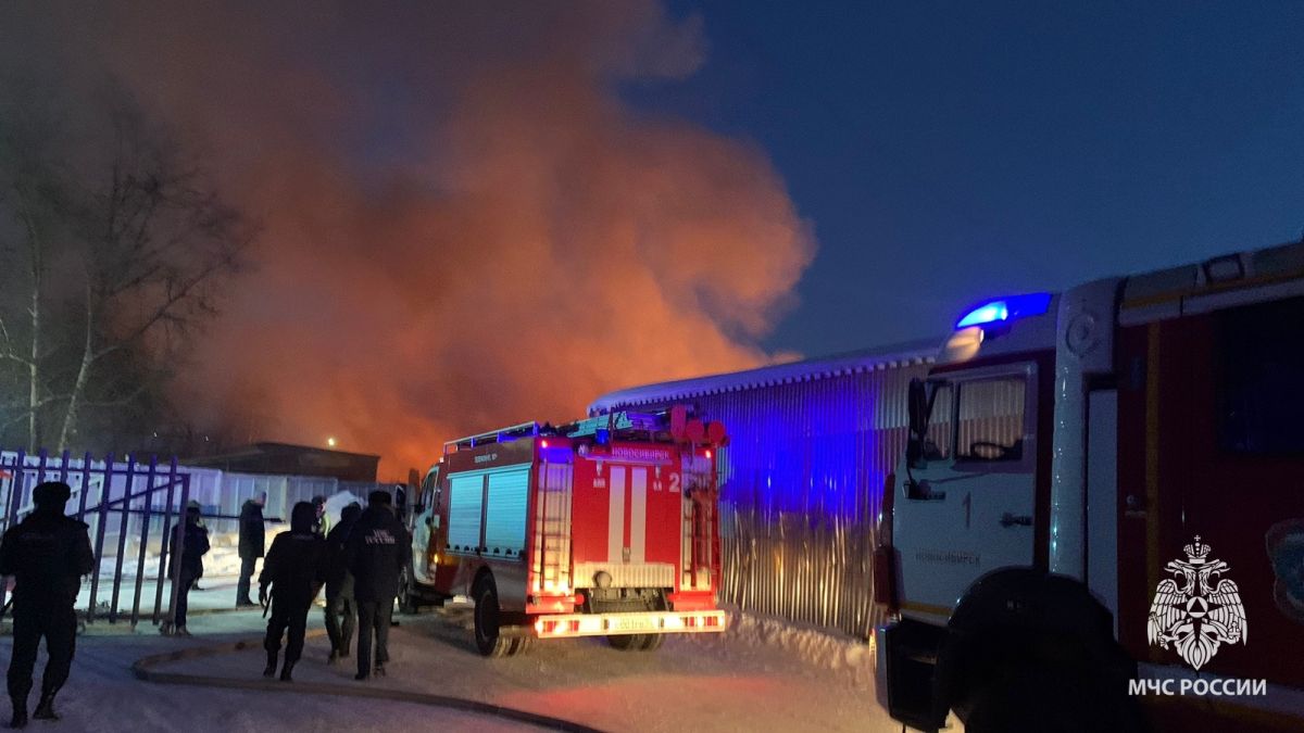 Пожар на складе в Новосибирске