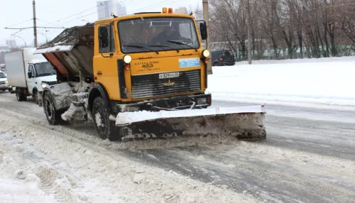 В мэрии Барнаула рассказали, какие улицы убирают дорожники после снегопада