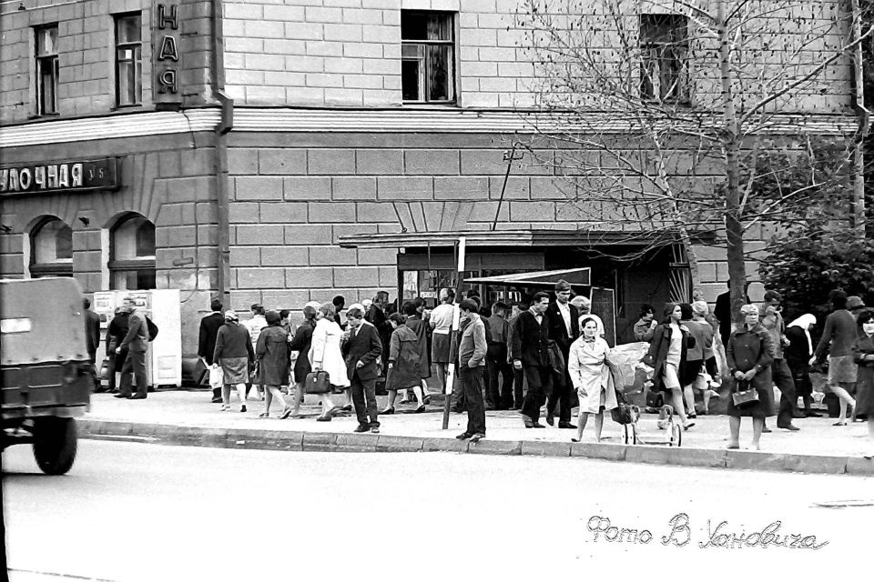Улицы Барнаула полны народа Улицы Барнаула полны народа