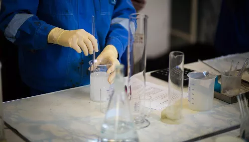 Лучших лаборантов химического анализа наградили на Алтай-Коксе