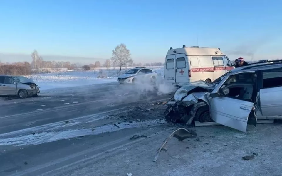 На трассе Барнаул  Новосибирск произошло смертельное ДТП с участием иномарок