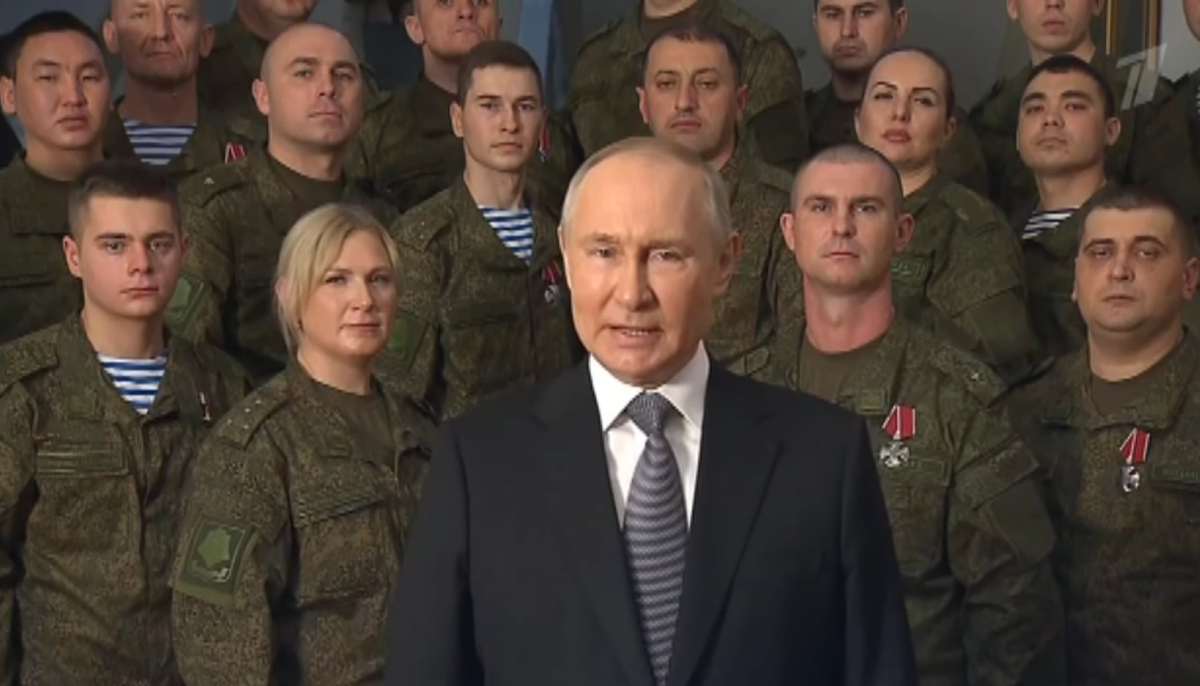 Новогоднее обращение Путина 2023. Военная форма Российской Федерации.