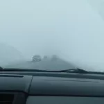 На бийской трассе из-за тумана несколько машин слетело с дороги