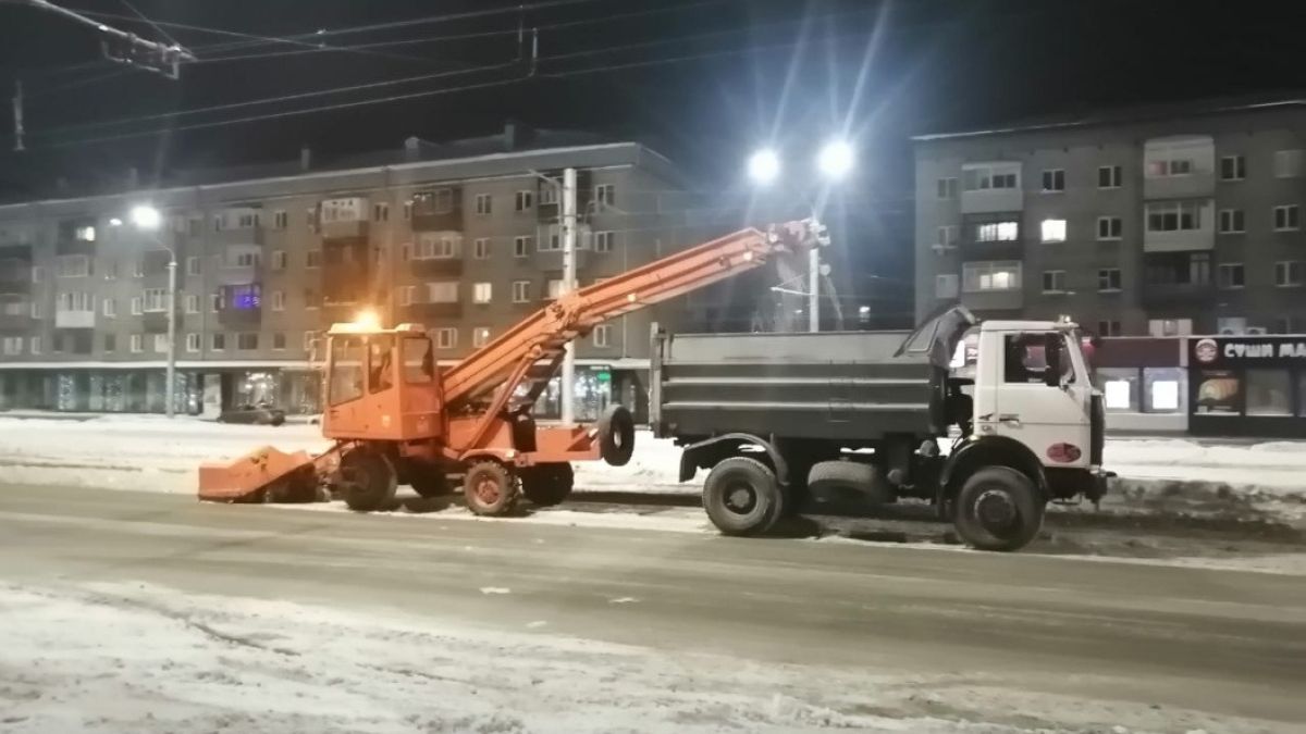 Уборка снега в Барнауле 