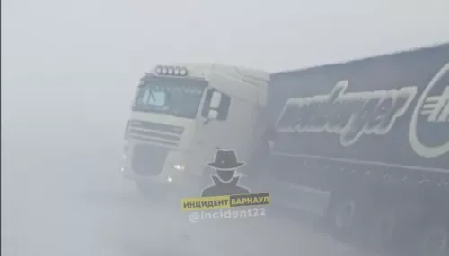 На трассе Барнаул – Рубцовск фуру сложило пополам из-за непогоды