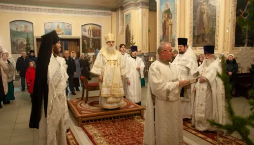 Как прошло богослужение в Покровском соборе Барнаула в Рождественский Сочельник
