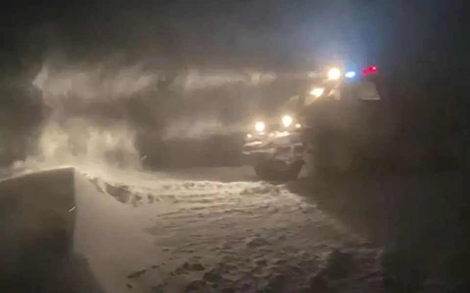 Более 10 человек спасли из снежного плена на границе с Алтайским краем