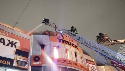 900 градусов: как пострадал пожарный при тушении ТЦ Успех в Барнауле