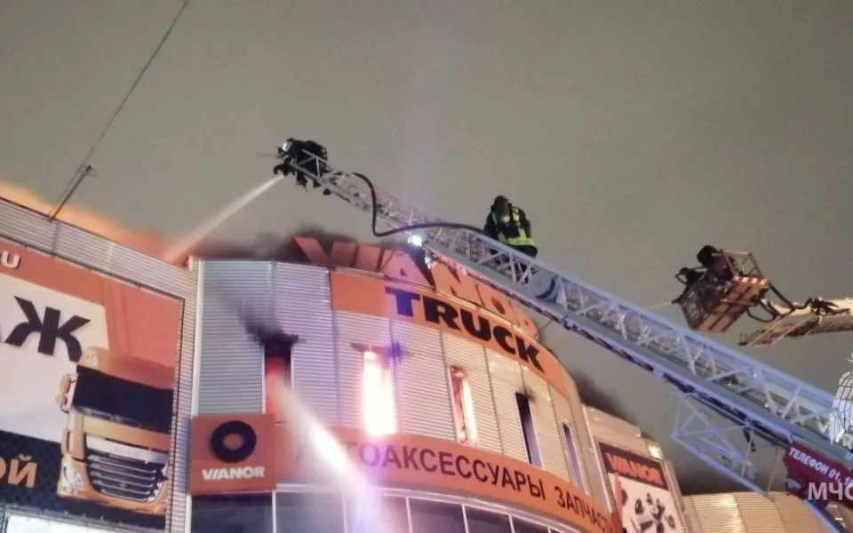 900 градусов: как пострадал пожарный при тушении ТЦ Успех в Барнауле