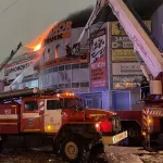 Умер пожарный, который пострадал во время возгорания ТЦ Успех в Барнауле