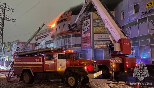 Стала известна вероятная причина крупного пожара в ТЦ Успех в Барнауле