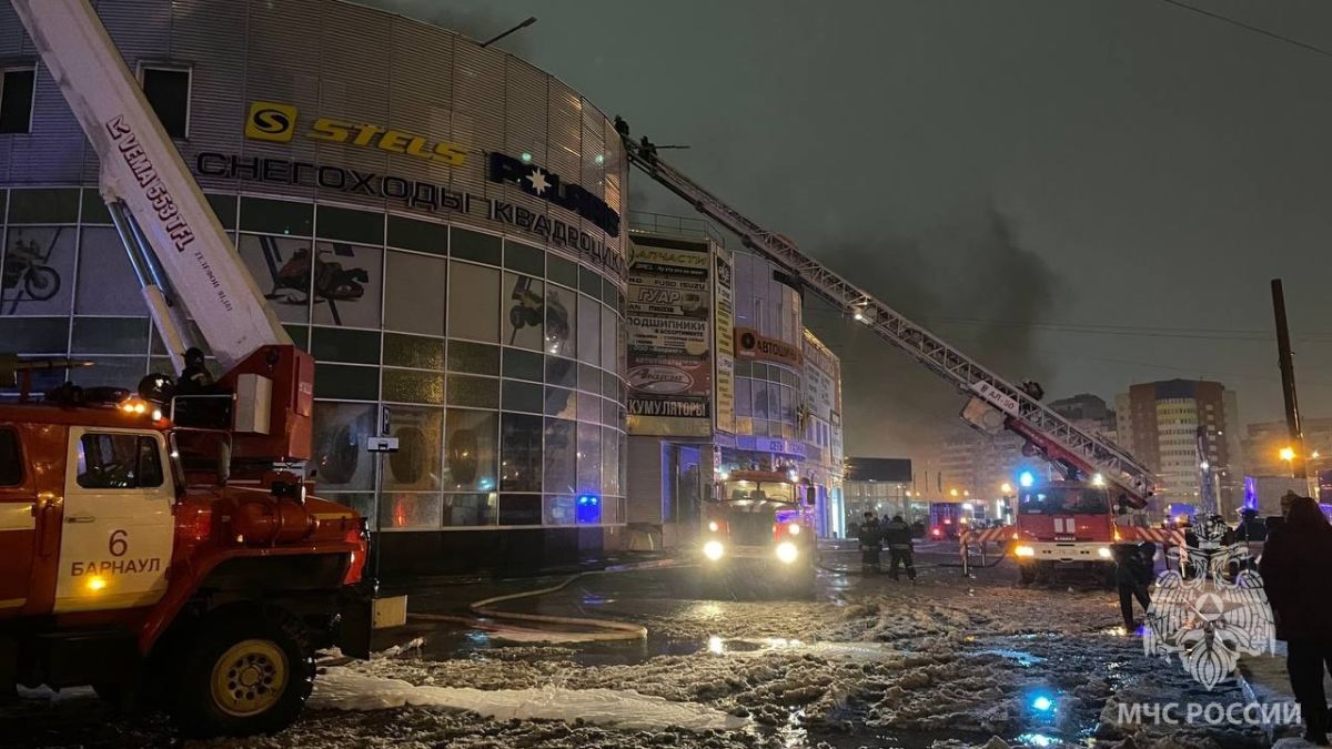 Пожар в ТЦ на ​Попова, 214 в Барнауле