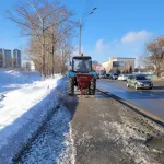Власти Барнаула рассказали, где посыпают реагентами обледеневшие тротуары