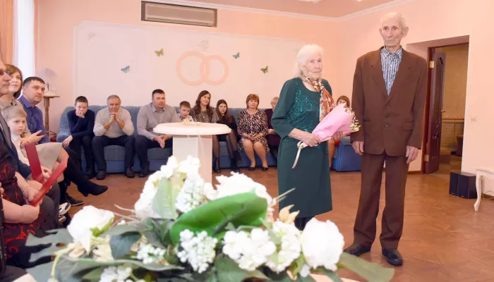 Супруги из Алейска отметили 70 лет семейной жизни и станцевали свадебный вальс