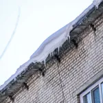 Жители многоквартирных домов в Барнауле массово сообщают о прохудившихся крышах