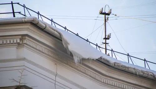 В Сибири из-за снега рухнула крыша ледовой арены за 24 млн рублей