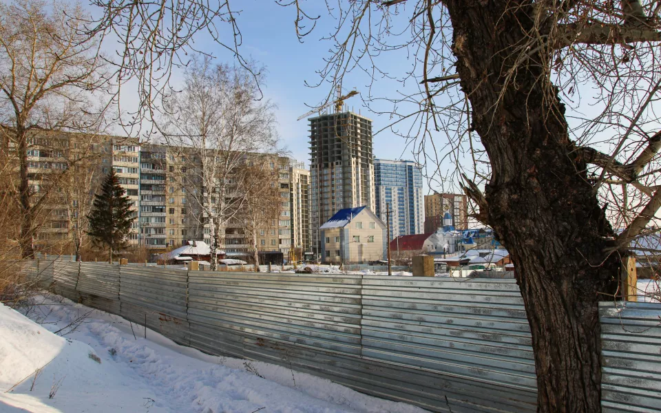 Новый квартал высотных домов начинают застраивать в частном секторе Барнаула