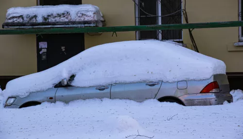 Барнаул в подснежниках. Как избавиться от брошенного во дворе автомобиля