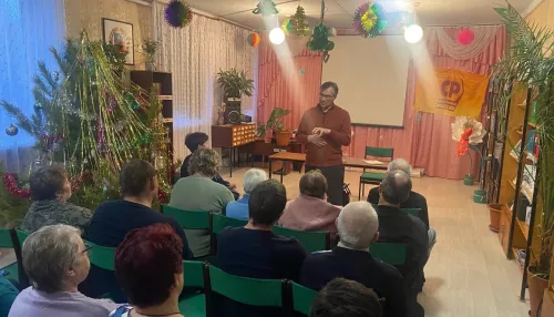 Лидер алтайских социалистов обсудил спецоперацию с жителями Крутихинского района