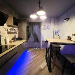 В Барнауле за 5,8 млн рублей продают квартиру в стиле лофт с эффектным светом