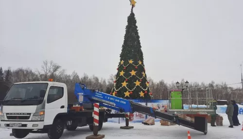 В Барнауле начали демонтировать новогодние городки