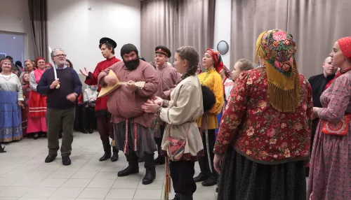 В Барнауле с аншлагом прошла традиционная святочная вечерка