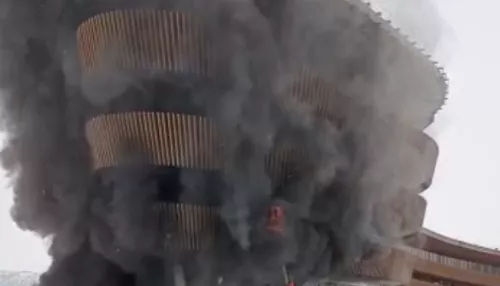На Алтае произошел пожар в корпусе популярного курорта Манжерок