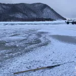 Подо льдом Байкала нашли тело пропавшего на снегоходе мужчины