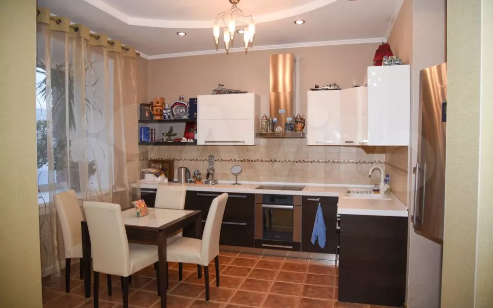 В Барнауле за 16 млн рублей продают квартиру в Трех богатырях