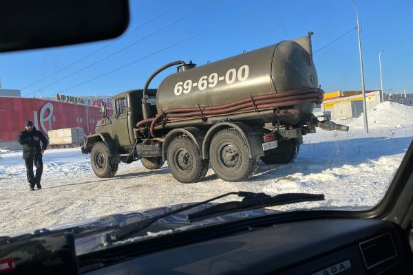 Жителям Барнаула невыносимо работать из-за запаха нечистот