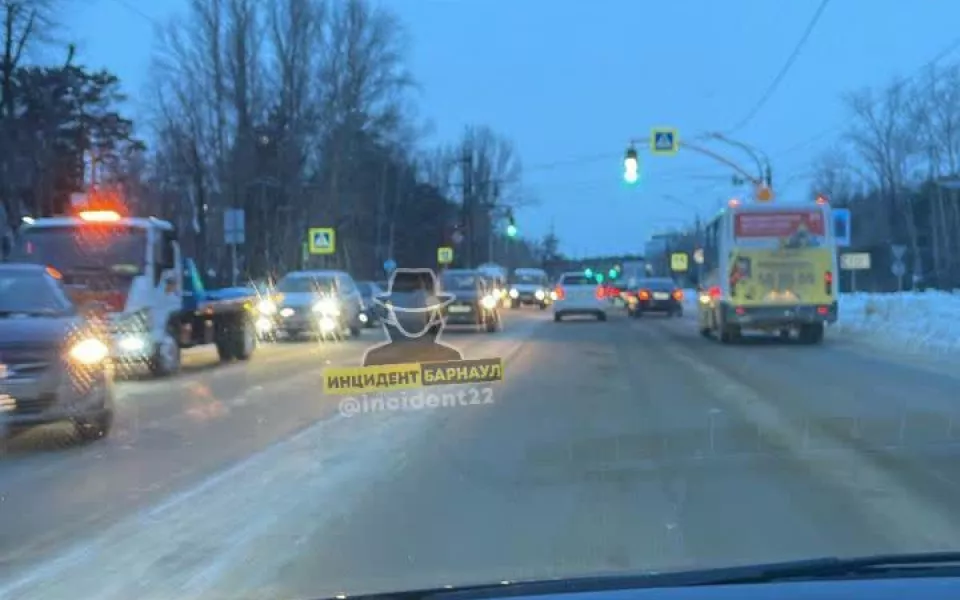 В Барнауле произошло массовое ДТП с участием маршрутки