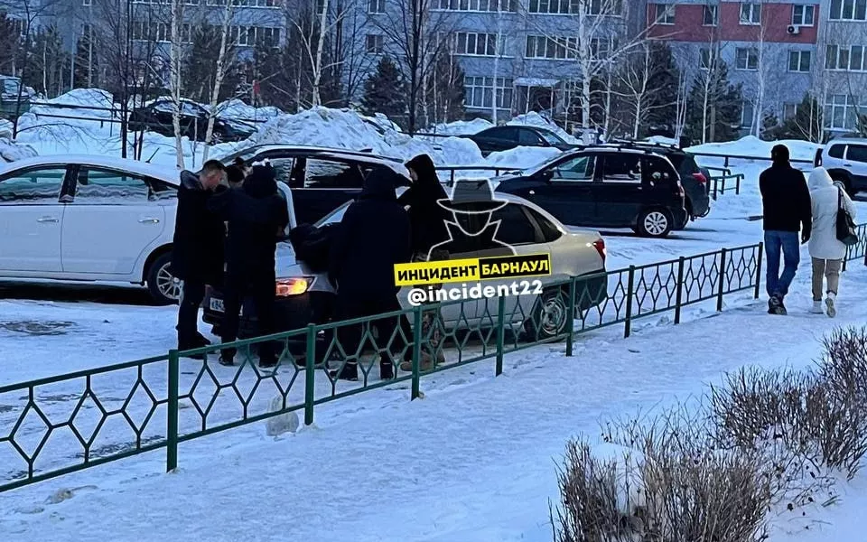 В Барнауле в разных районах города задержали двух мужчин