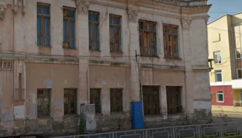 Власти Барнаула через суд добиваются ремонта исторического здания