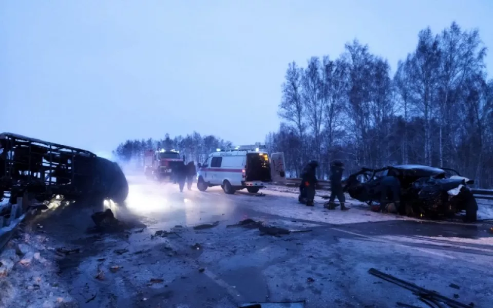 Под Новосибирском в ДТП со скорой помощью погибли четыре человека